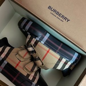 Burberry strap on sneakers